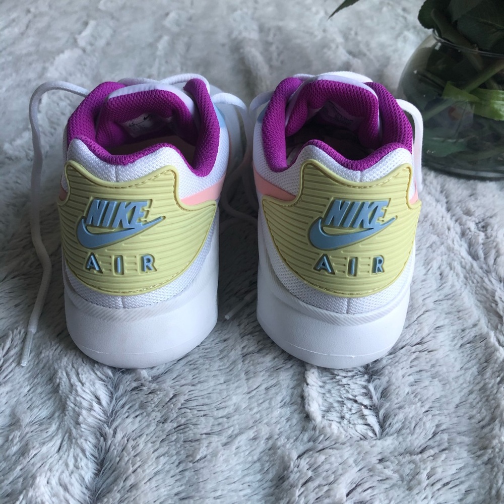 Nike Womens Air Max Oketo Sneakers Sz 8.5 - Picture 3 of 5